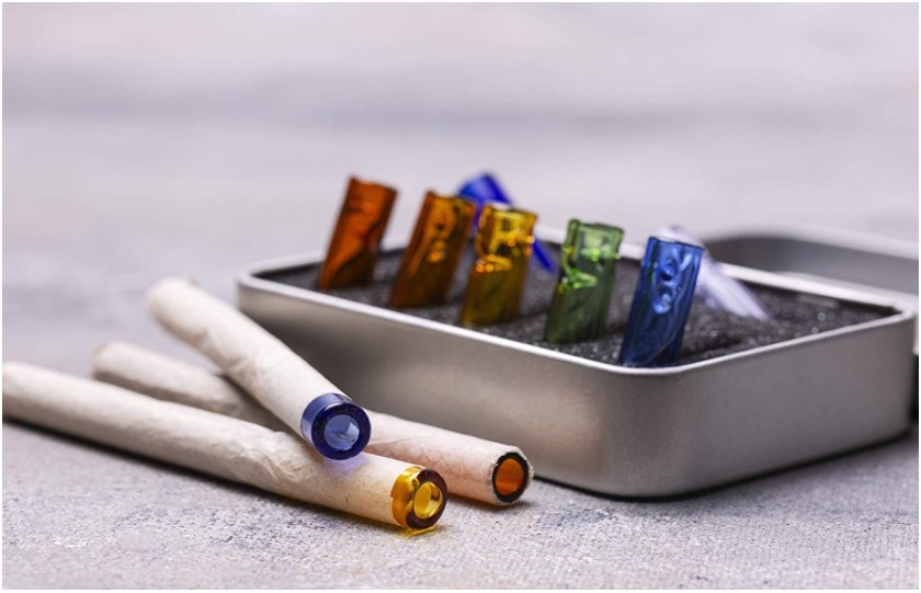 Caja con 7 filtros de cigarrillos de colores reutilizables