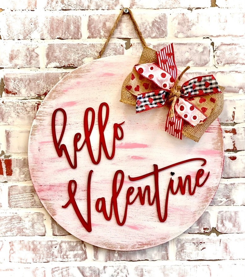 Image of the &quot;Hello Valentine&quot; door hanger