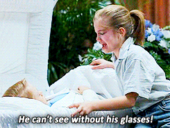 Vada crying and saying &quot;he can&#x27;t see without his glasses!&quot; at Thomas&#x27; funeral