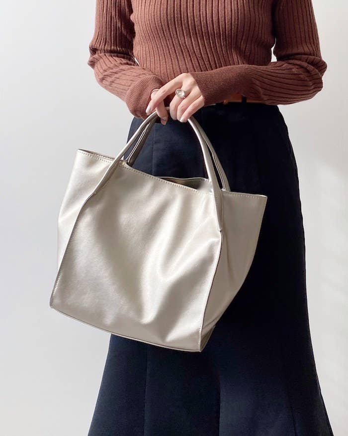 ポーチいらずの収納力 Guの 大容量トートバッグ ポケットが多くてめっちゃ使いやすい ポーチいらずの収納力 Guの 大容量トートバッグ ポケットが多くてめっちゃ使いやすい