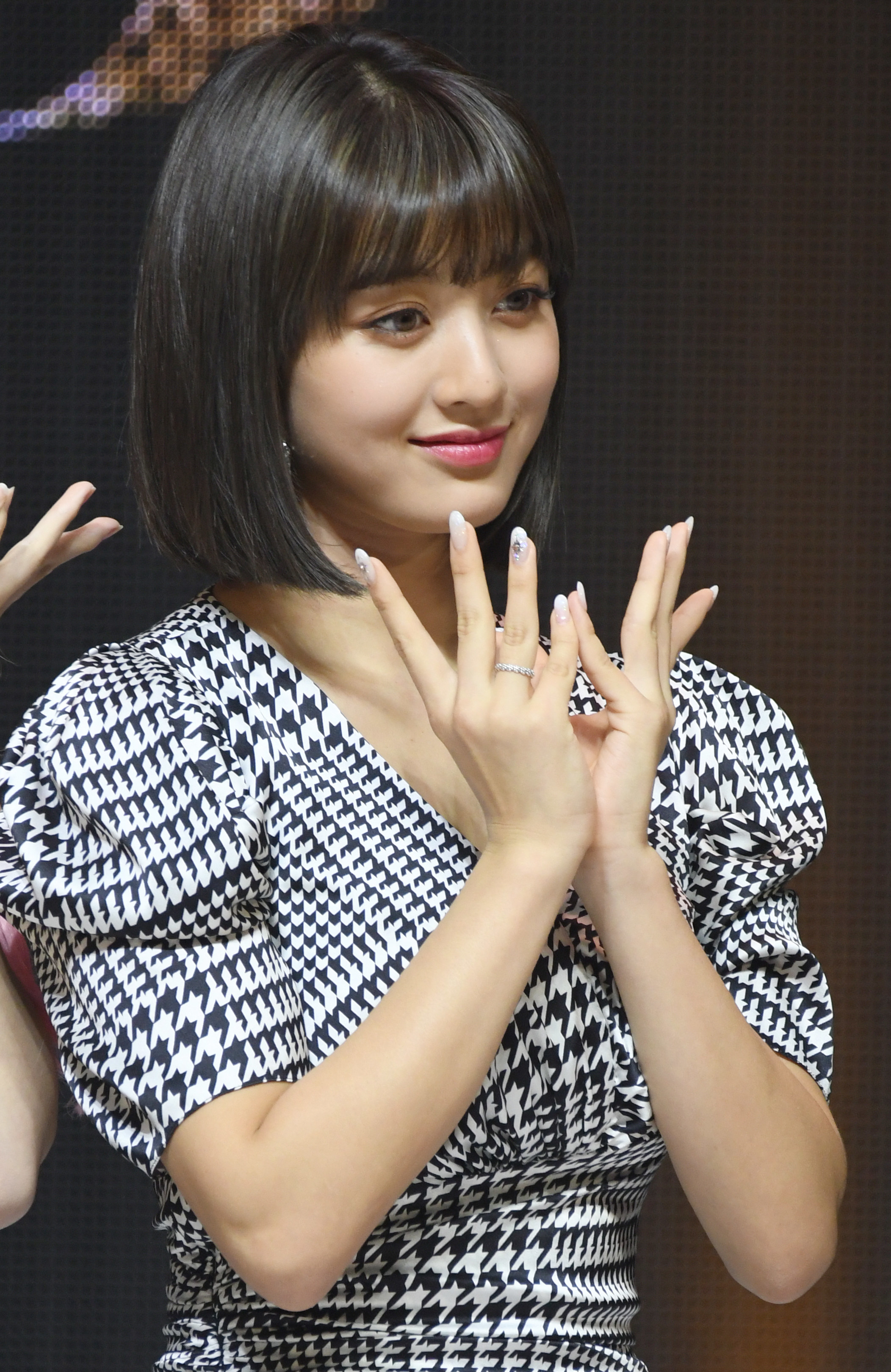 Jihyo holding her hands up like a flower