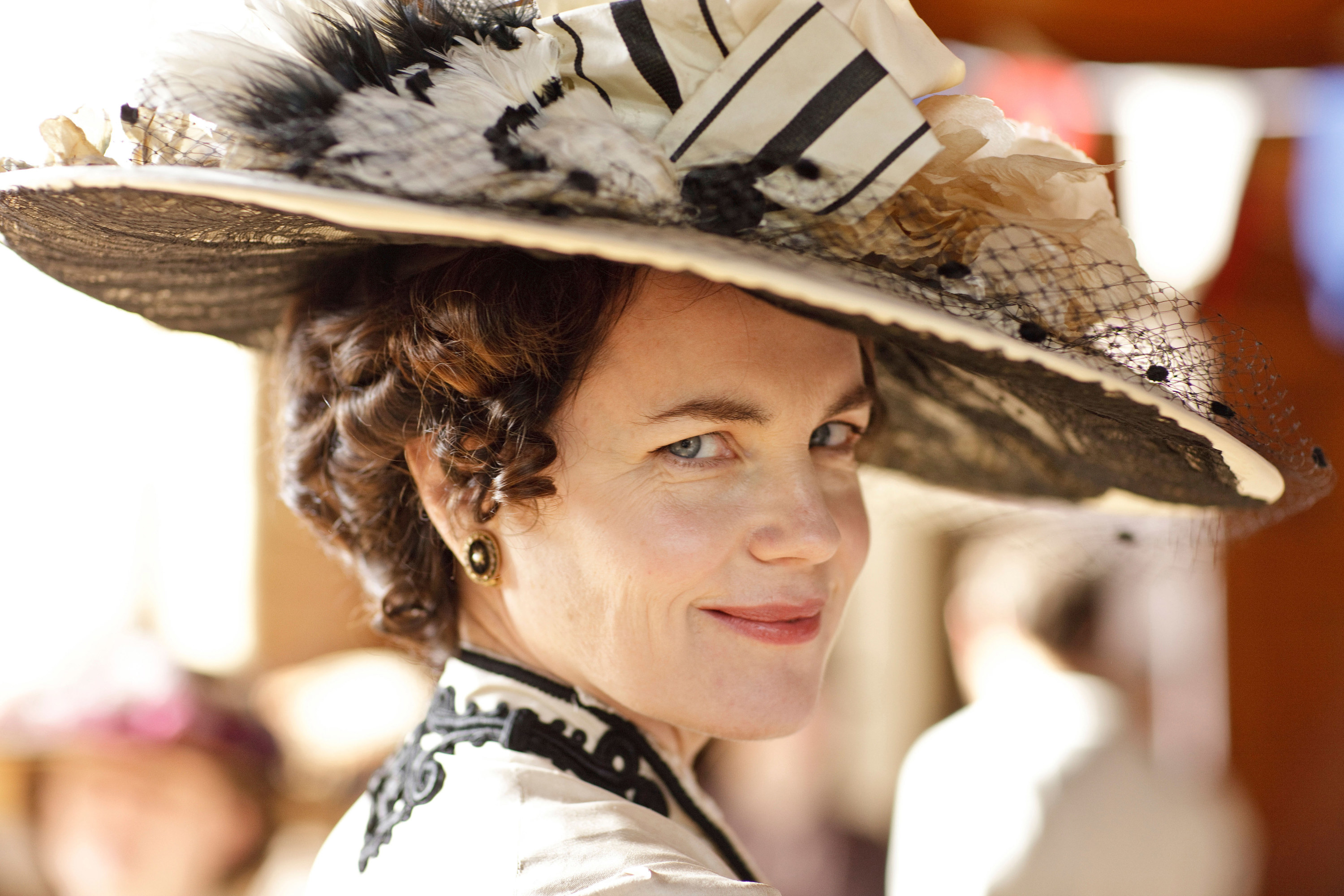Elizabeth McGovern smiles at the camera in &quot;Downton Abbey&quot;