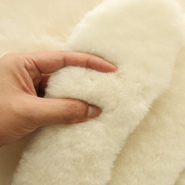 a model showing the fluffiness of the insole