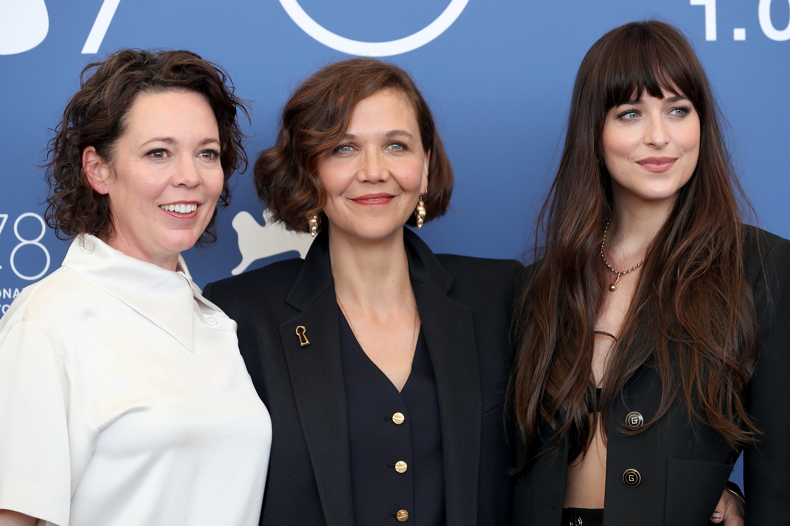 Olivia, Maggie Gyllenhaal, and Dakota pose together on the red carpet