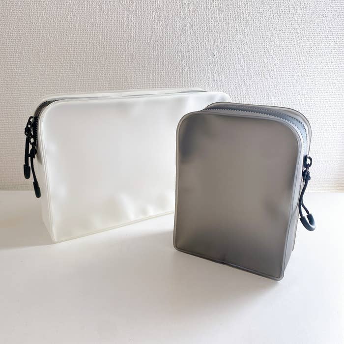 よく考えられてるわ 無印良品の 自立するポーチ が洗面所でもガンガン使えて快適です