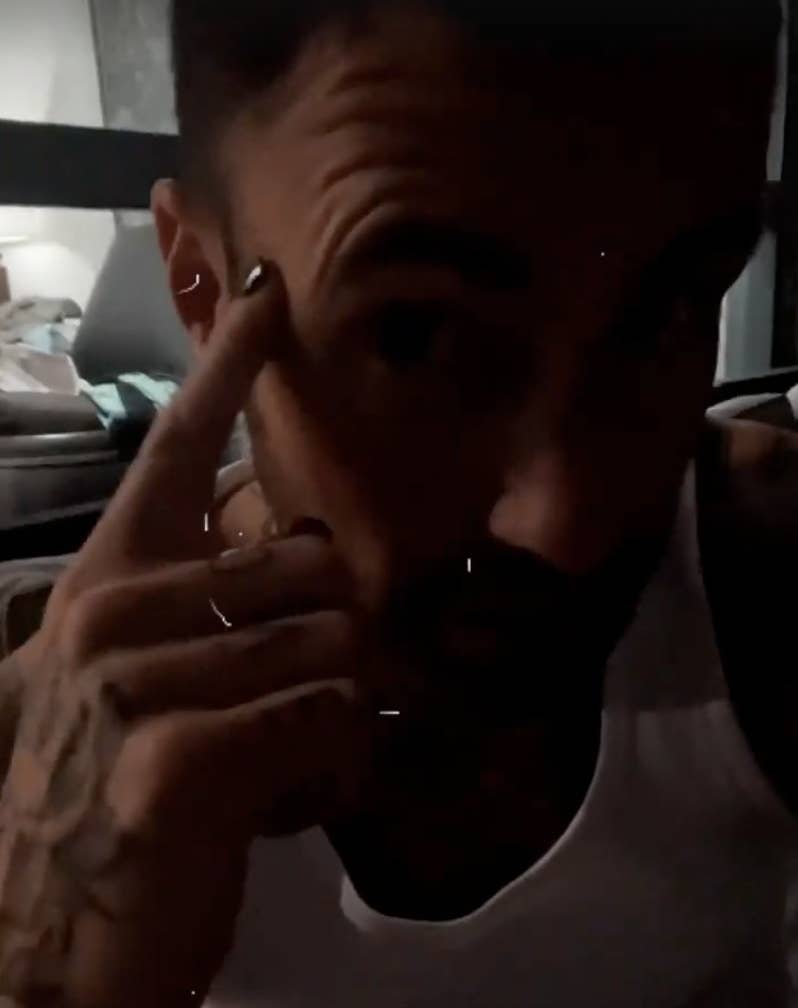 does adam levine smoke cigarettes Adam Levine's Revealed His Face Tattoo Was Fake does adam levine smoke cigarettes Adam Levine's Revealed His Face Tattoo Was Fake