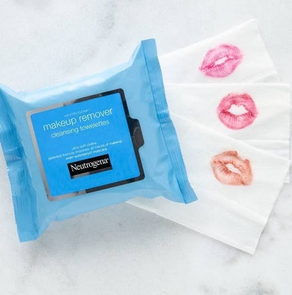 The pack of Neutrogena makeup-removing wipes