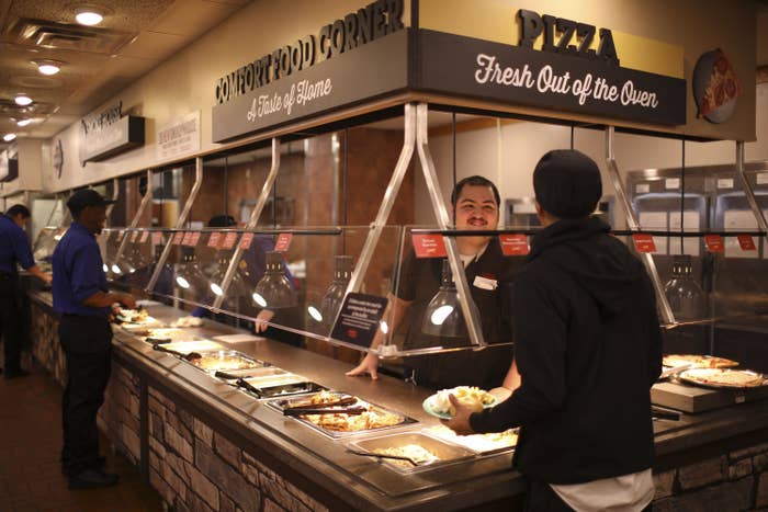 Picture of a standard Golden Corral buffet line