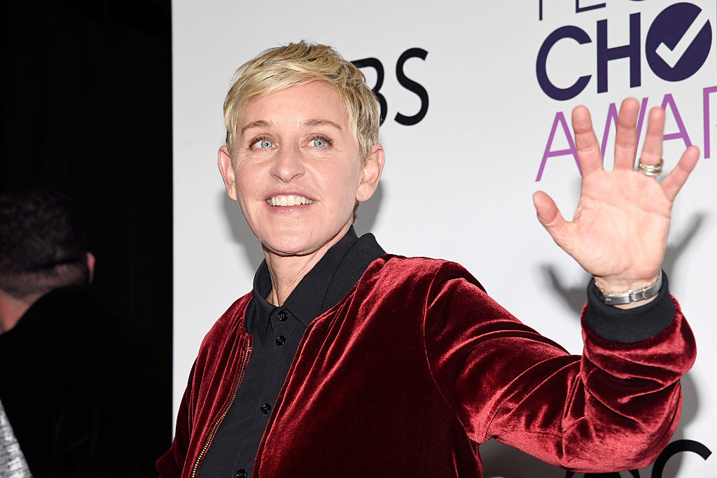 Ellen waving on the red carpet