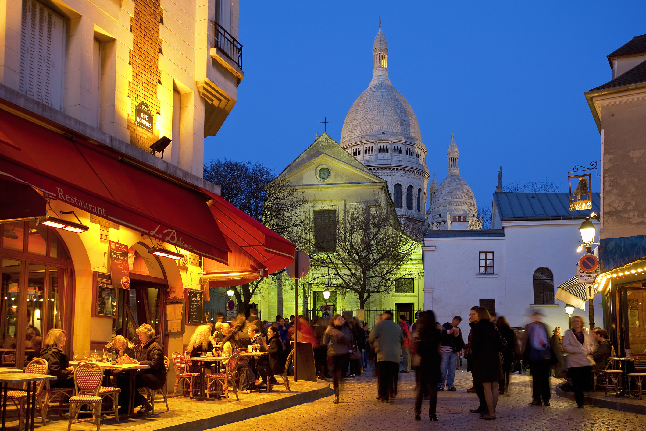 A bistro with a Basilica in the background