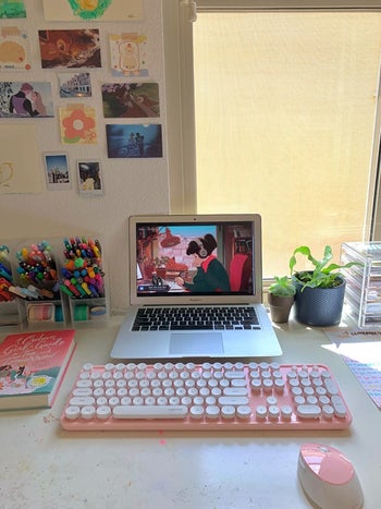 A different reviewer shows the pink-and-white keyboard