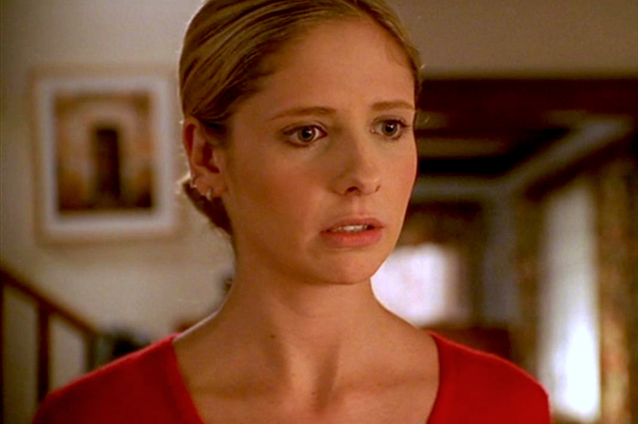 Close up of Sarah Michelle Gellar as Buffy in her home looking concerned at something off camera