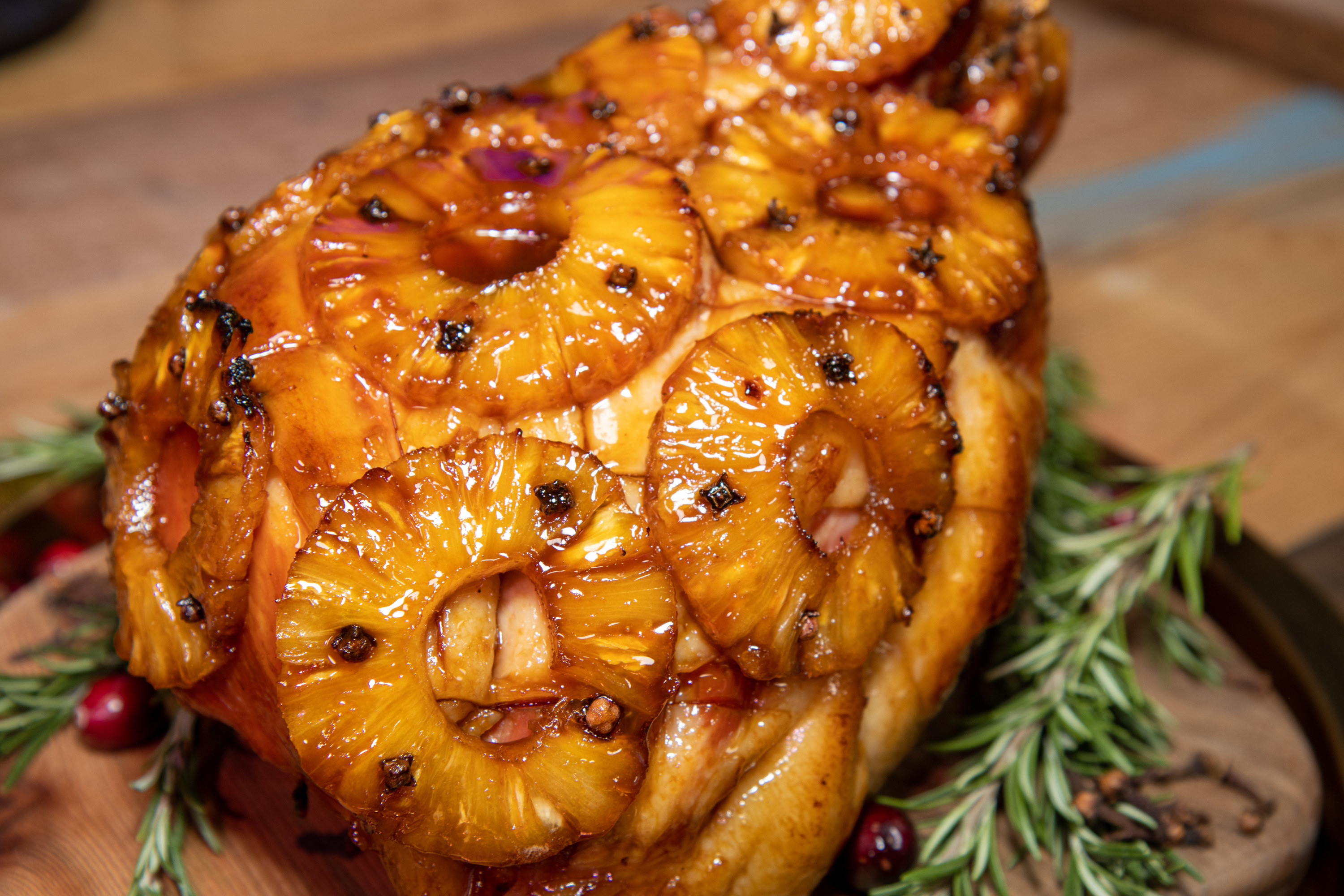 Roasted and glaze ham with pinepple and cloves