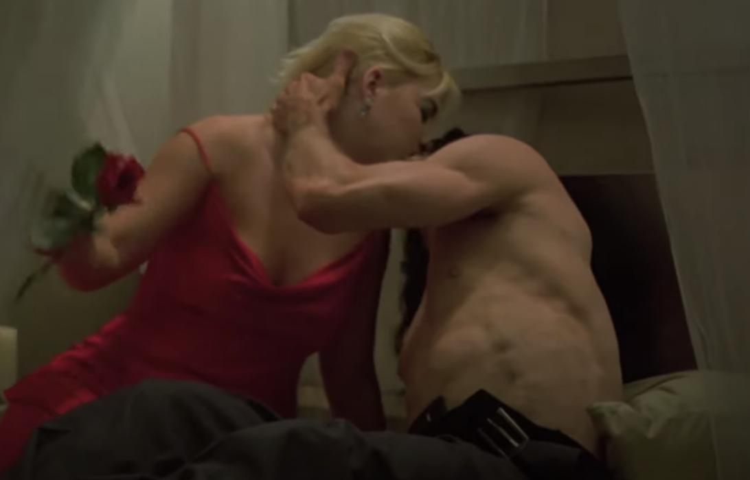 Lisa and Johnny kissing on their bed