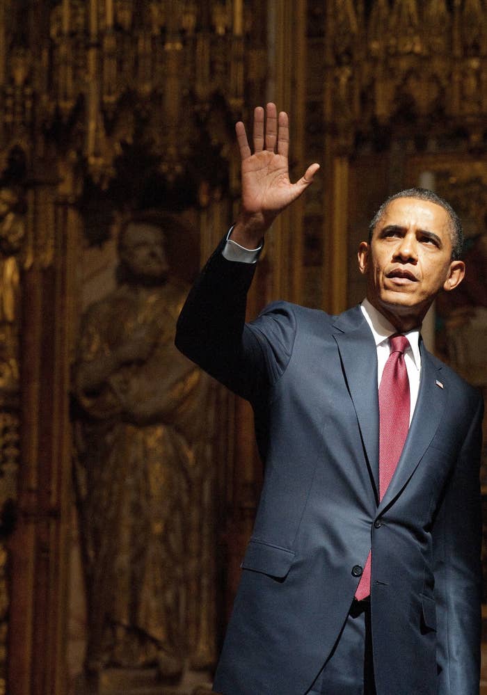 Obama raises his hand to greet a crowd