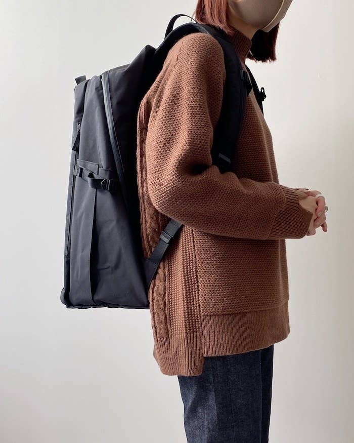 これは隠れた名品…！ユニクロの「大容量リュック」大人っぽいデザイン 
