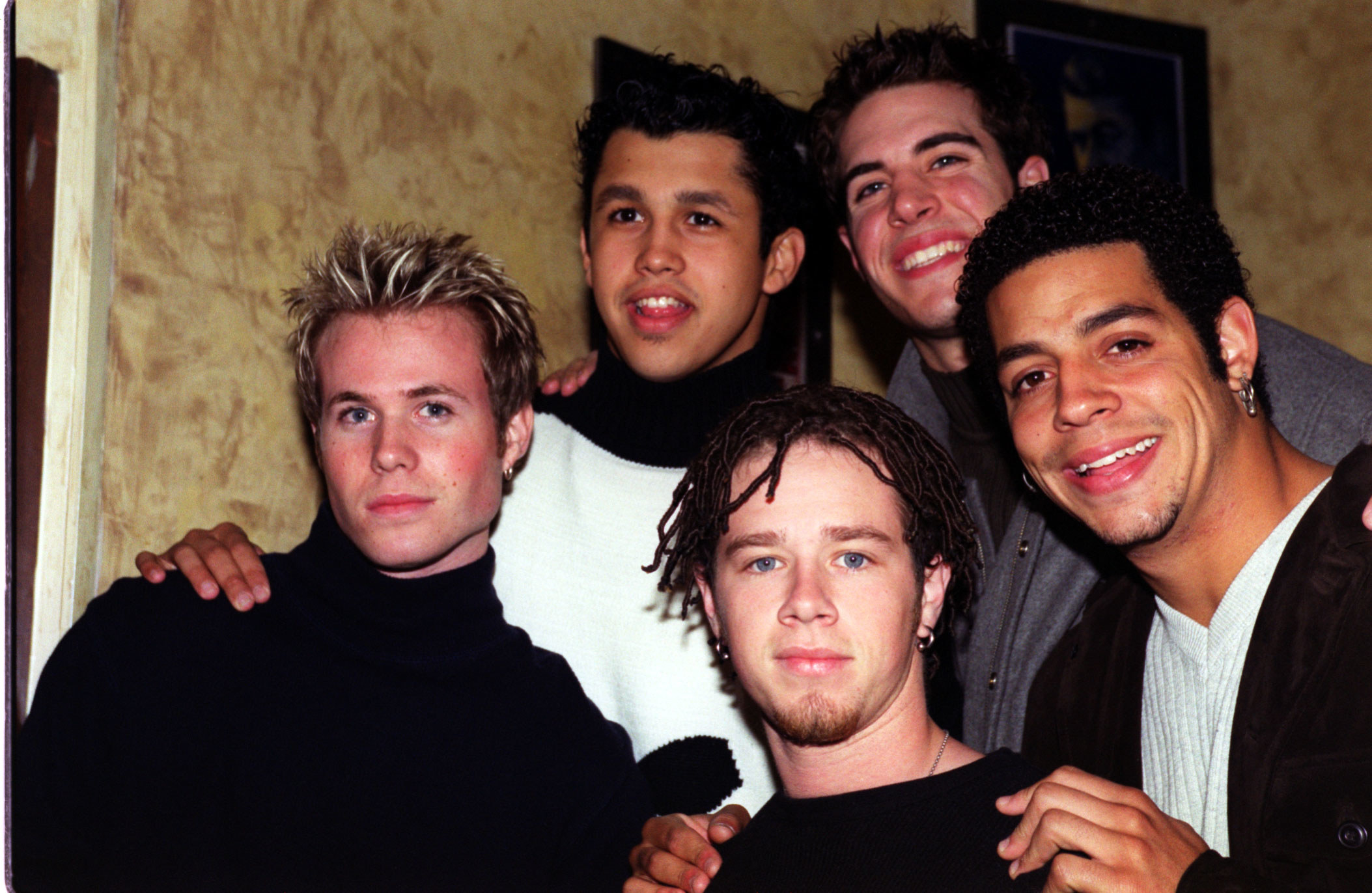 Ashley Parker Angel, Erik-Michael Estrada, Jacob Underwood, Dan Miller and Trevor Penick posing together as O-Town