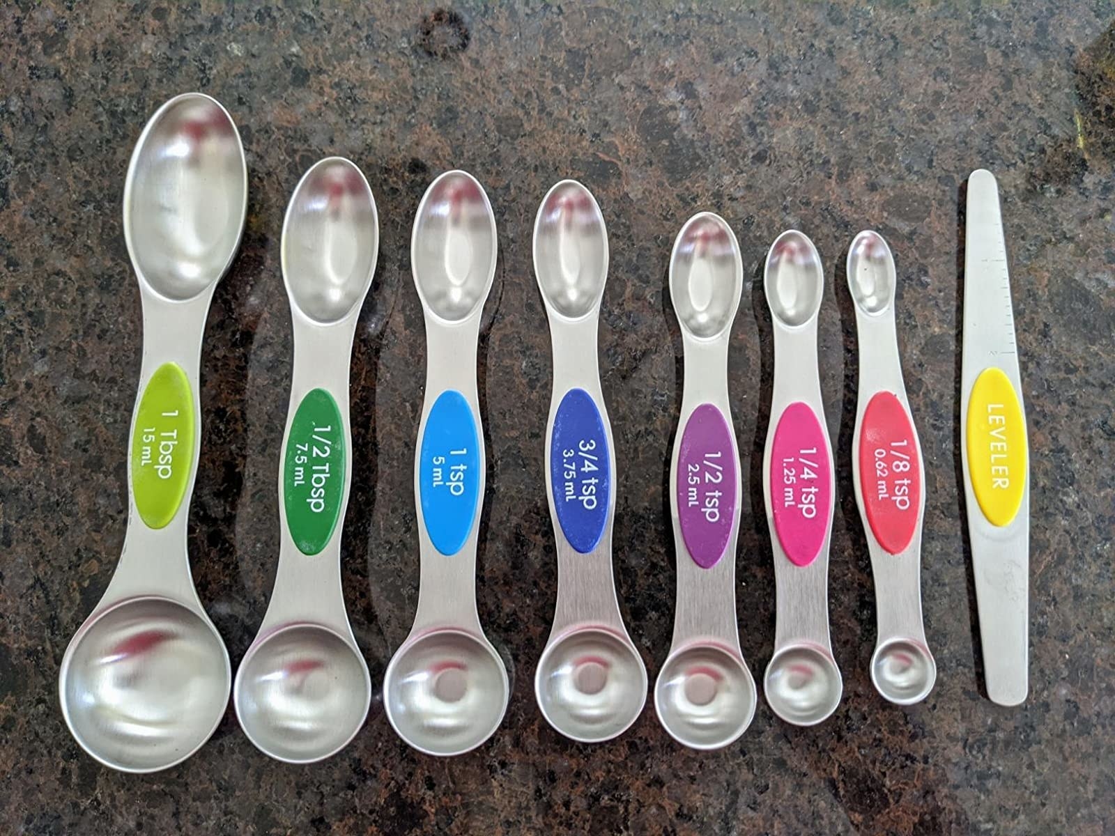 a reviewer&#x27;s magnetic measuring spoons