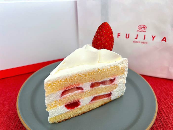 だからサービスしすぎだって 不二家の イチゴてんこ盛りケーキ ビジュアルでもう優勝だわ