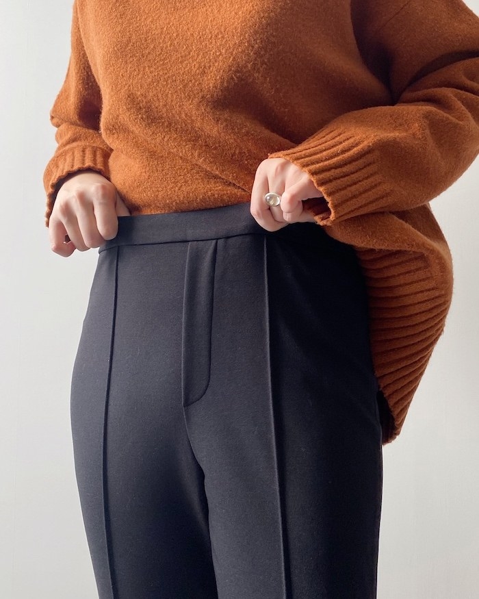 履くだけで美脚になれちゃう!ユニクロの「フレアパンツ」シルエットが