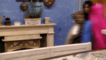 Snooki running with blankets on &quot;Jersey Shore&quot;