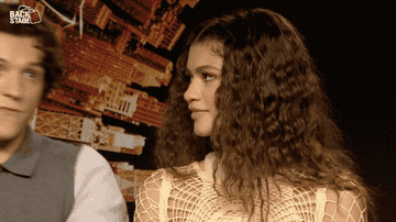 Zendaya viendo a Tom