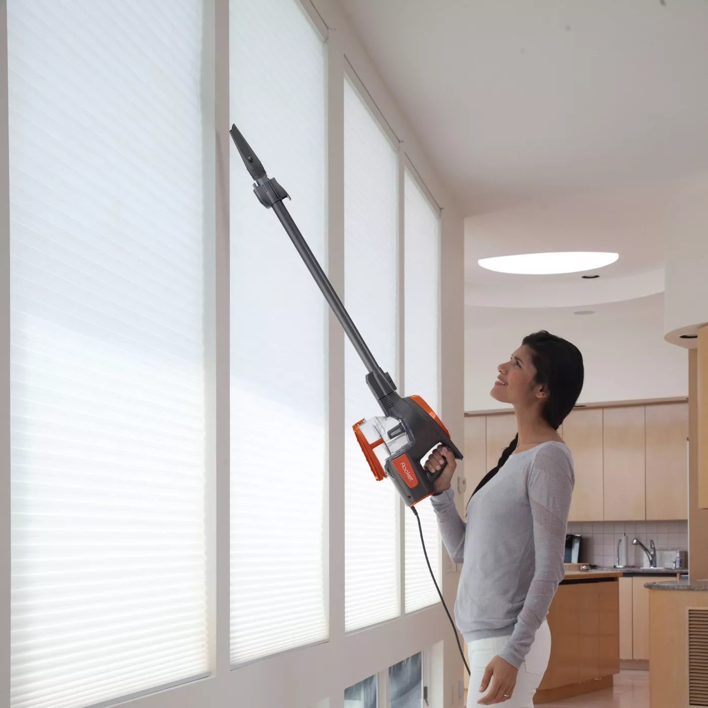 A model using the vacuum to clean the shades