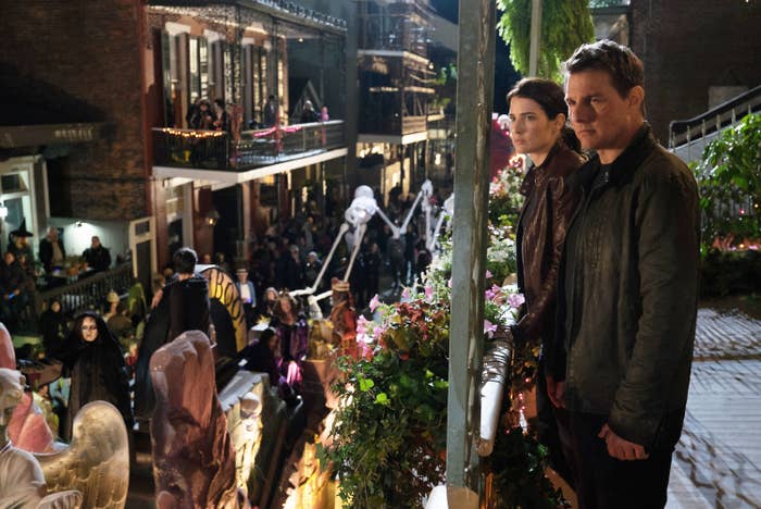 (L-R) Cobie Smulders as Susan Turner and Tom Cruise as Jack Reacher in &quot;Jack Reacher: Never Go Back&quot;