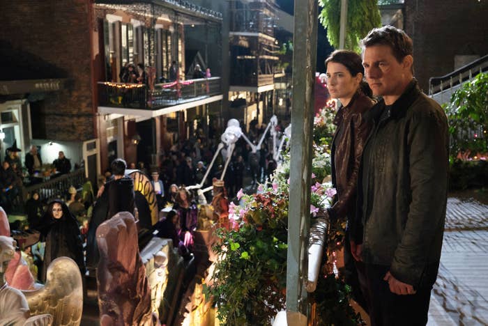 (L-R) Cobie Smulders as Susan Turner and Tom Cruise as Jack Reacher in