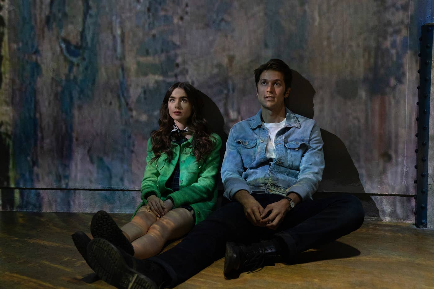 Emily in Paris - Emily and Gabriel at the art installation in L'Atelier des Lumieres