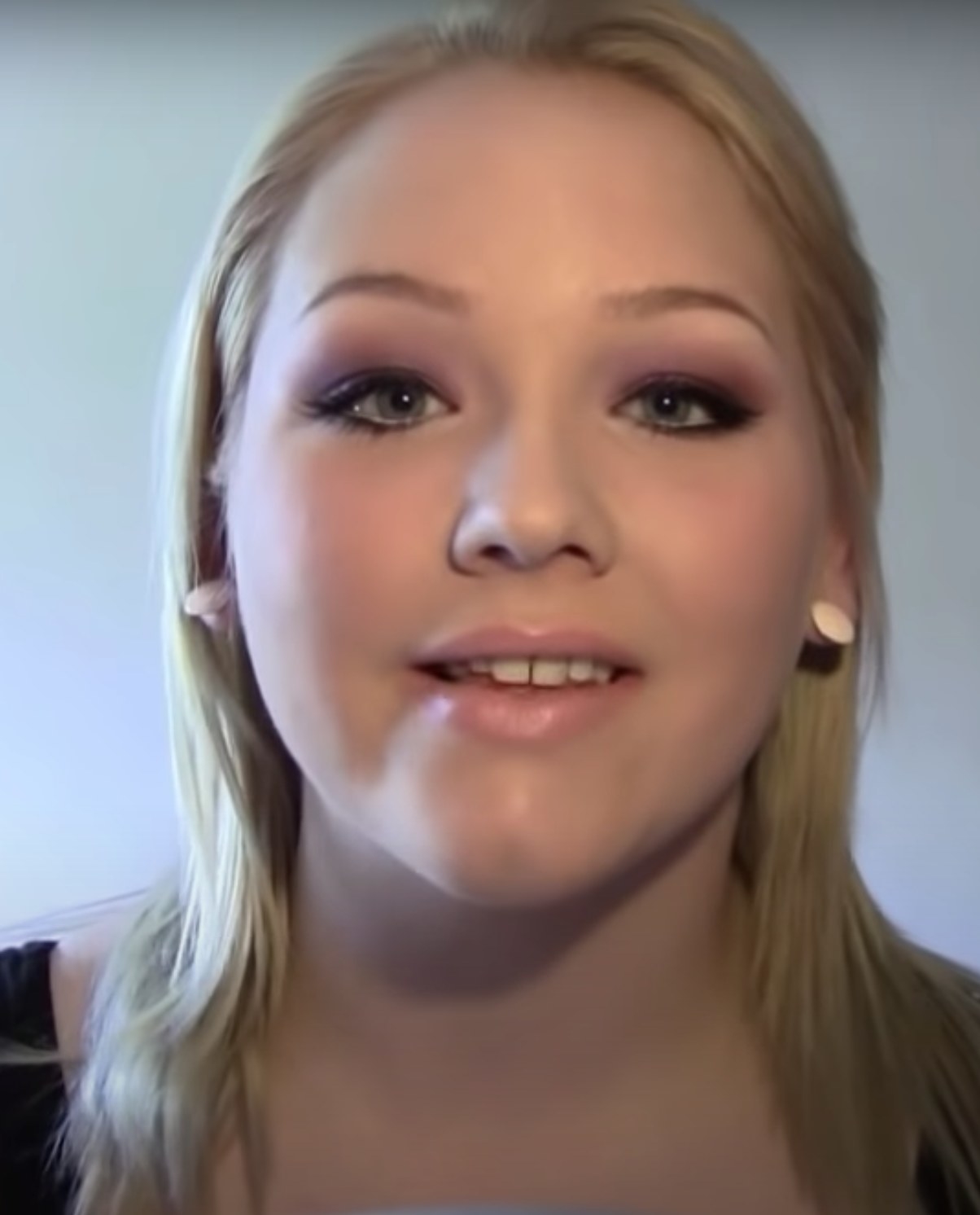 Nikkie de Jager in a 2010 YouTube makeup tutorial video called &quot;Clothing &amp;amp; Mini M.A.C Haul&quot;