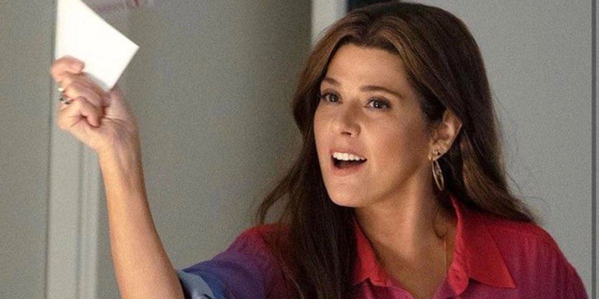 Marisa Tomei holds a letter in her hand