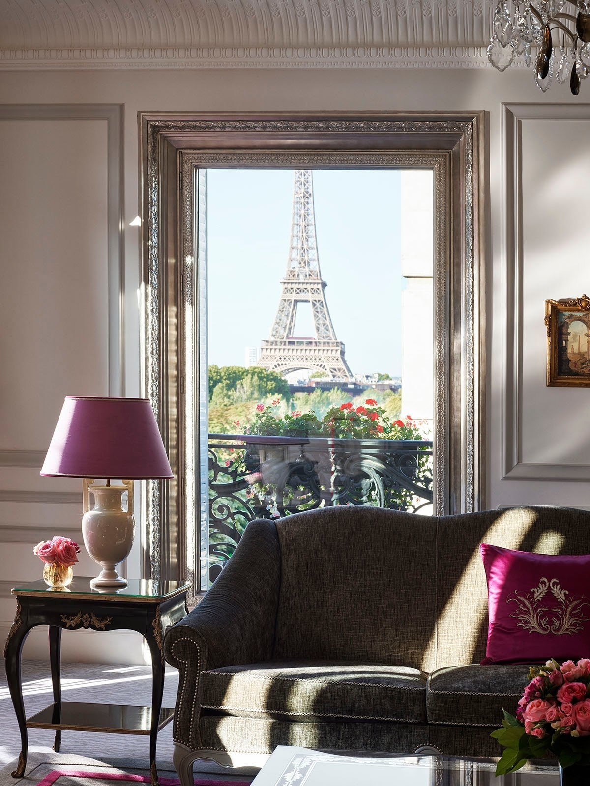 the hotel room with the Eiffel tower view
