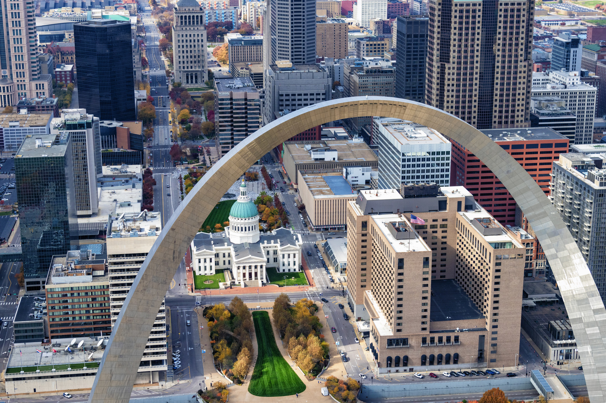 The Gateway to the West Arch and the downtown area of St. Louis.