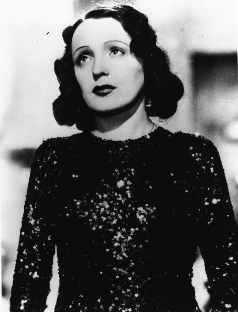 Piaf posing for a portrait in 1940