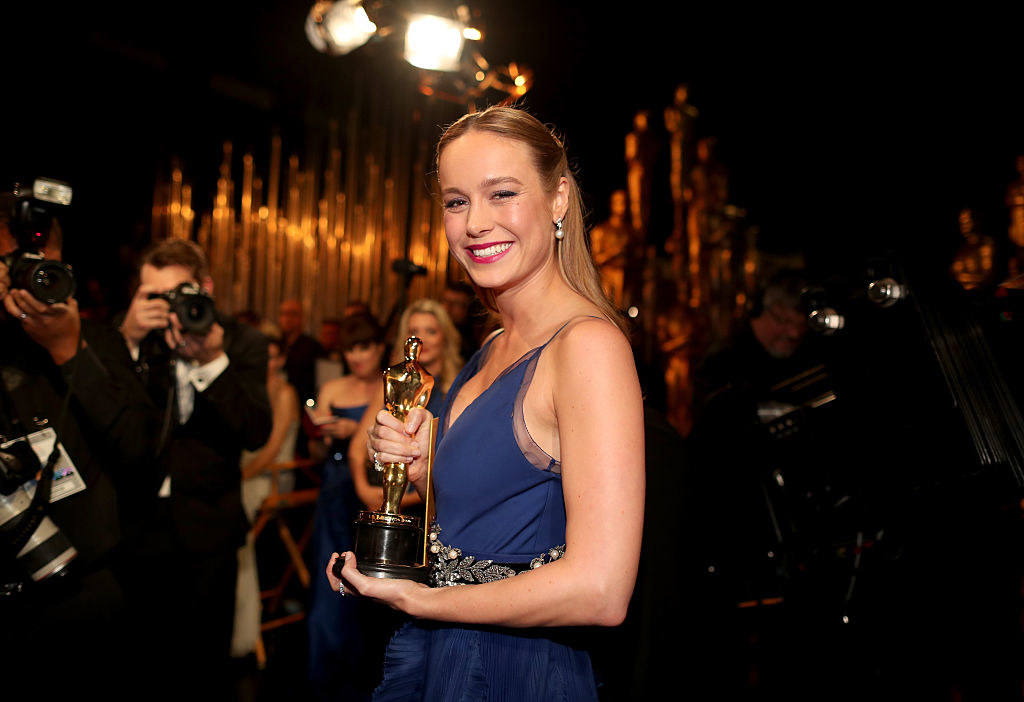 Brie holding her Oscar