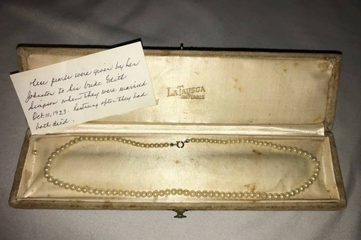 愛を感じる 大切にしている おばあちゃんの形見 を見せてもらった