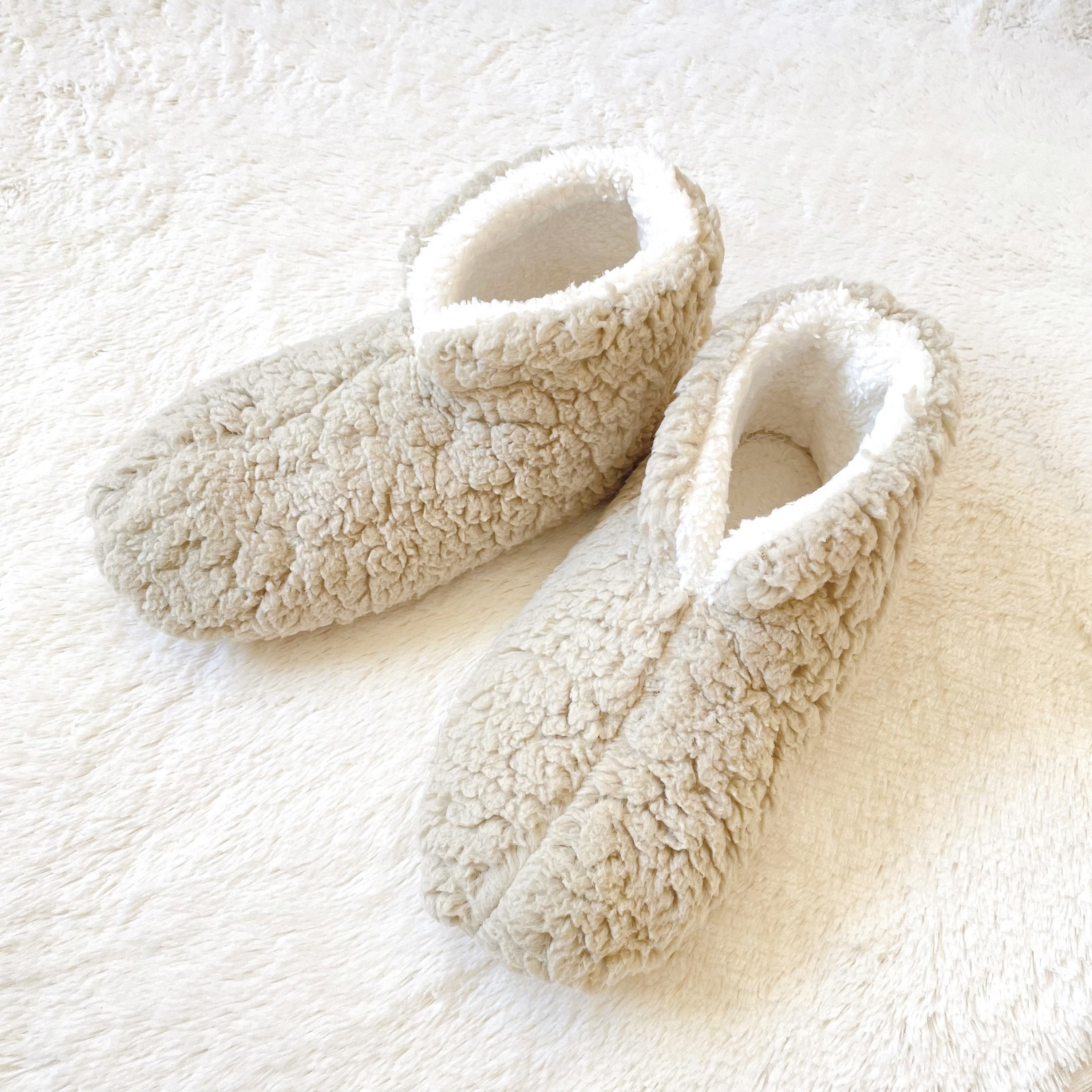 寒い冬は足元からぽかぽかに 無印良品 3coins Plazaで見つけた もこもこルームシューズ まとめ