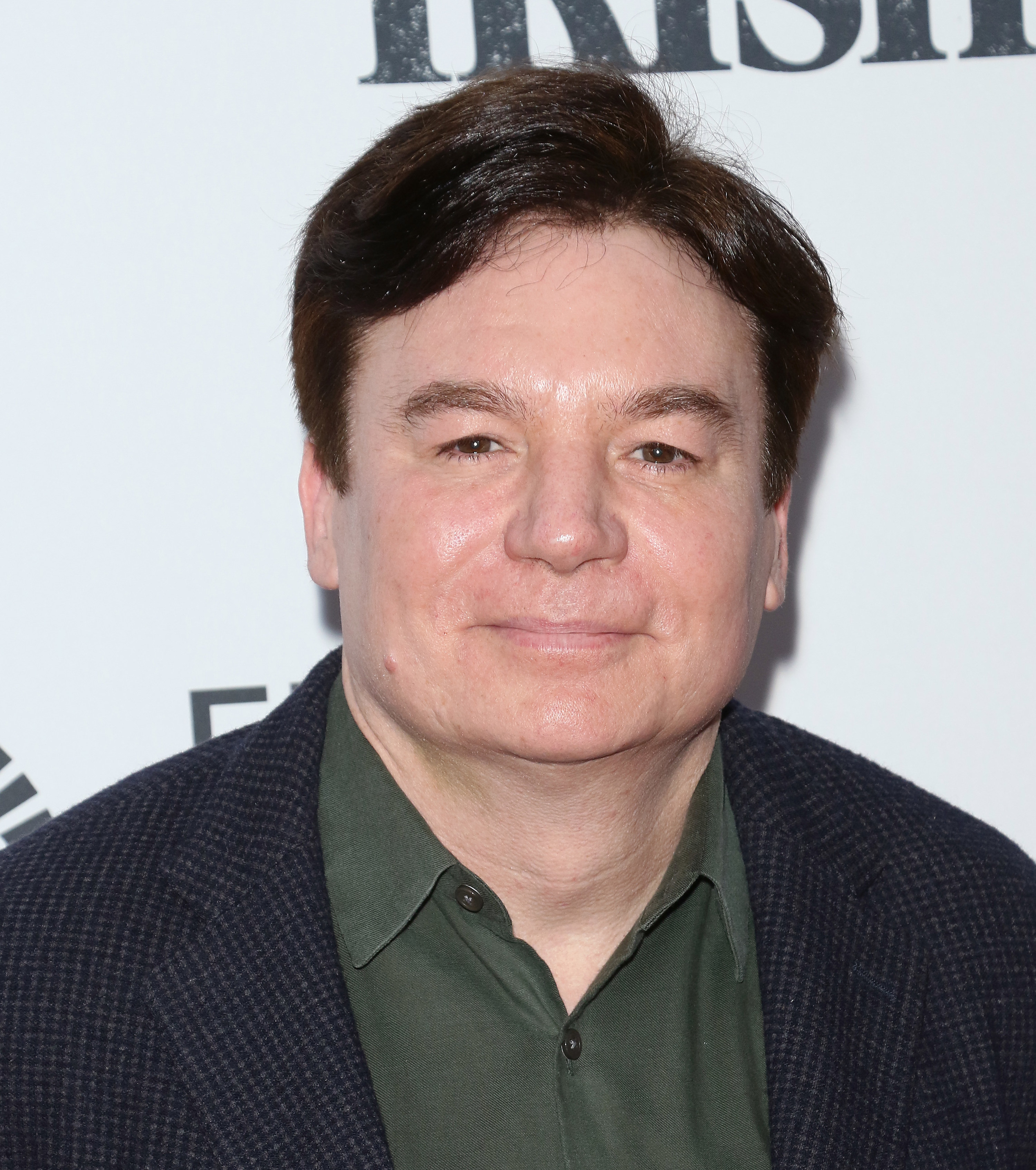 Mike Myers posing at premiere