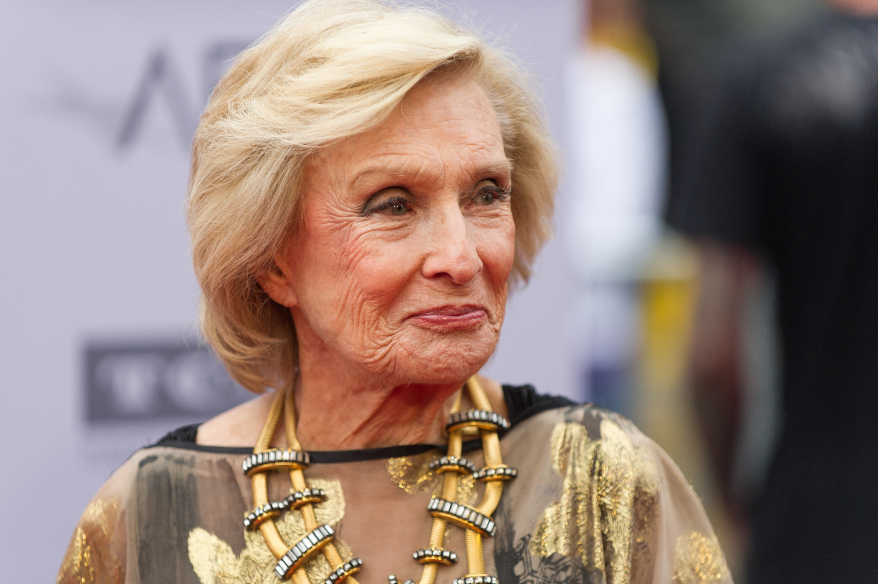 Cloris Leachman in a large necklace on a red carpet
