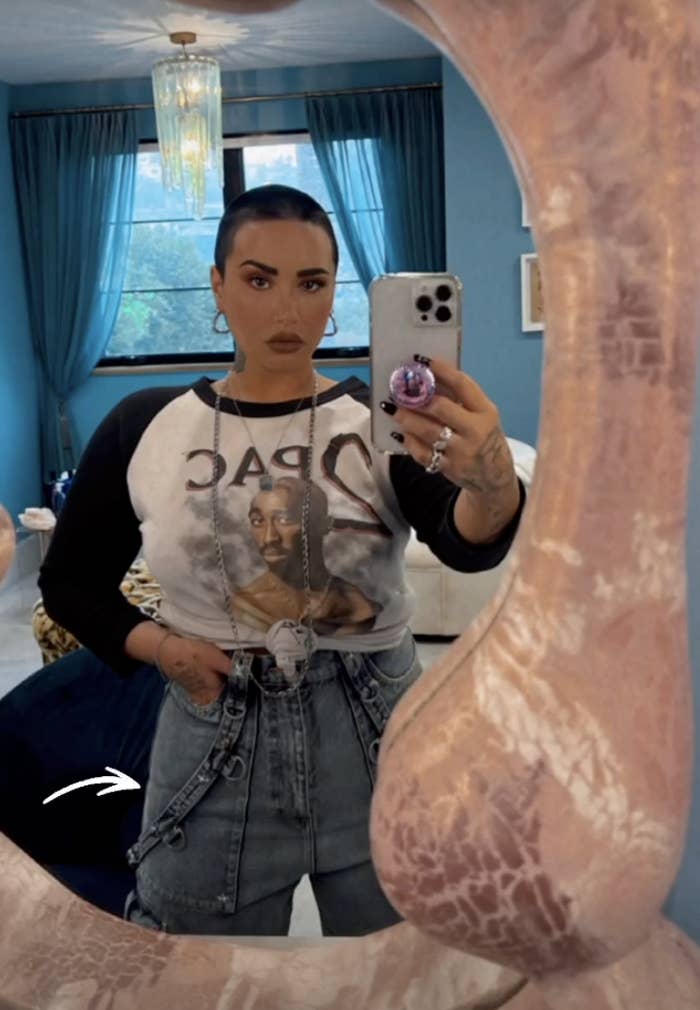 Demi showing off her new do while rocking a Tupac shirt