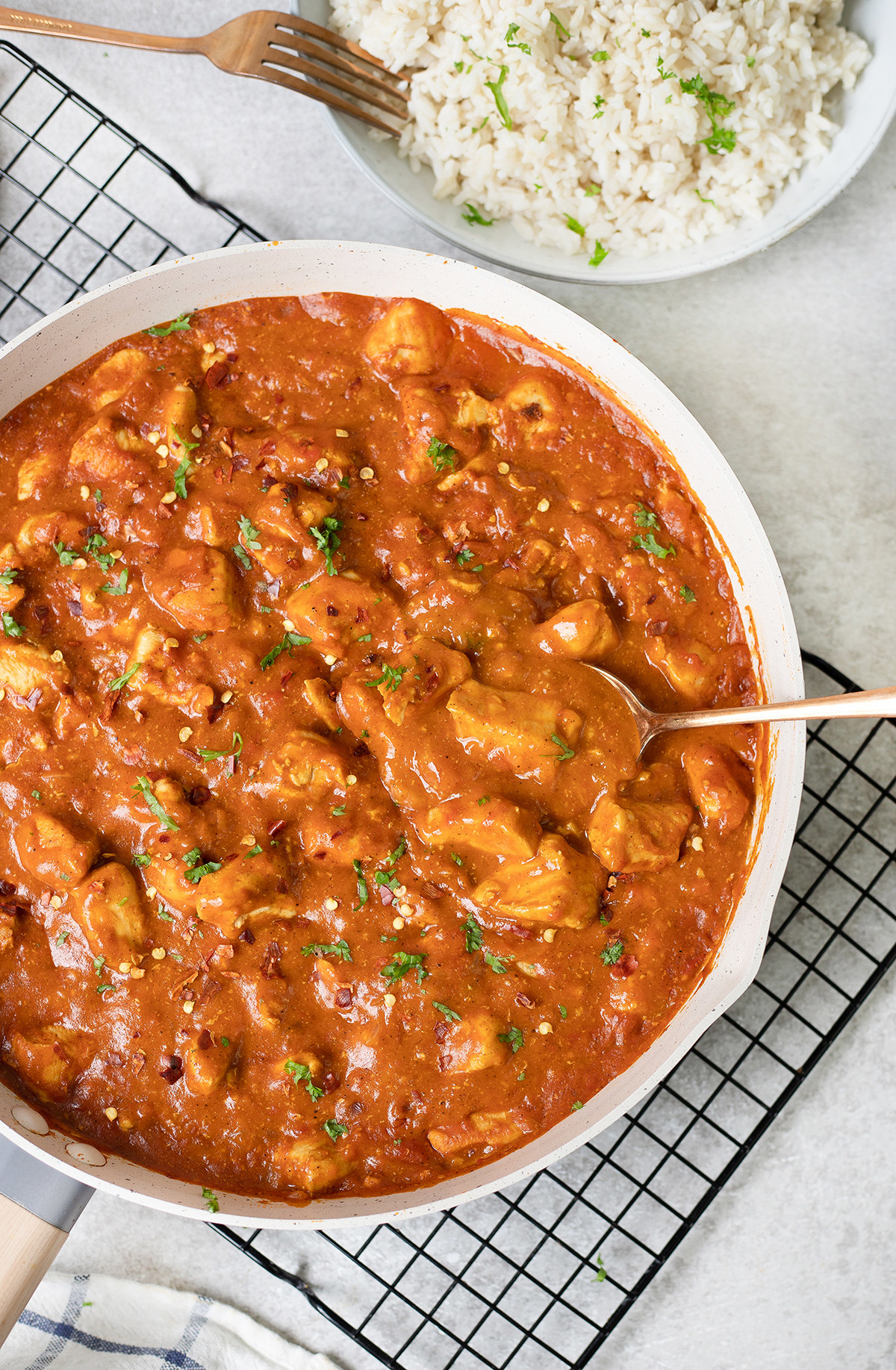 This Indian chicken curry recipe has a rich and flavorful taste, so easy to make and perfect for lunch or family dinner. The texture is also creamy and buttery.
