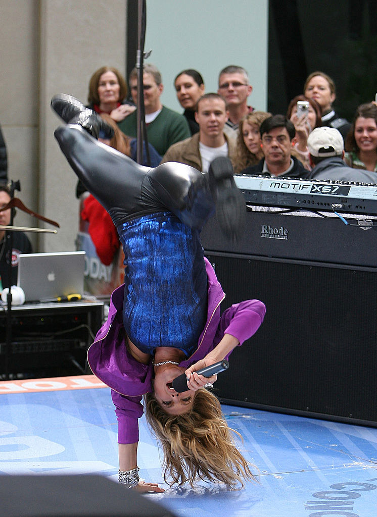 Fergie upside down as she complete a cartwheel