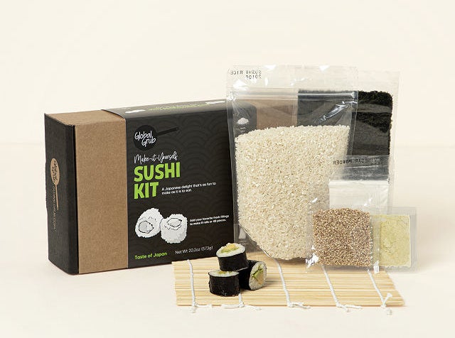 Sushi making kit and its contents