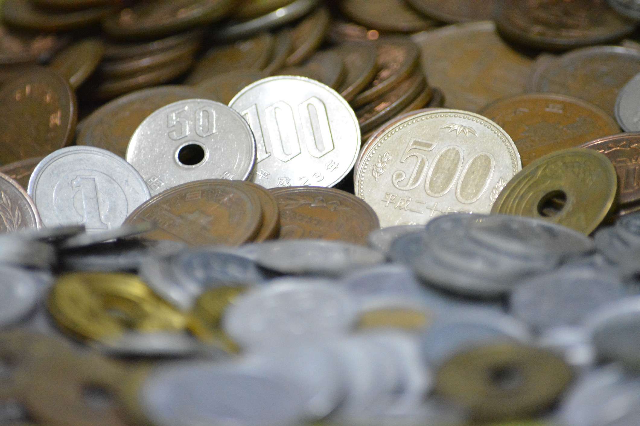 小銭の貯金は2021年まで…？今年から「ゆうちょ銀行」の硬貨入金に手数料。ATMでは1枚から