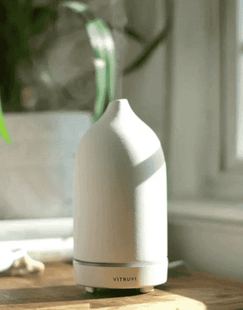a gif of the white diffuser in use