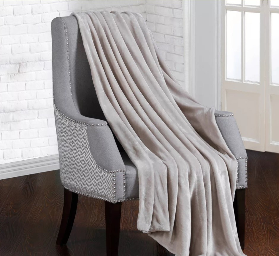 The weighted blanket in the color Taupe