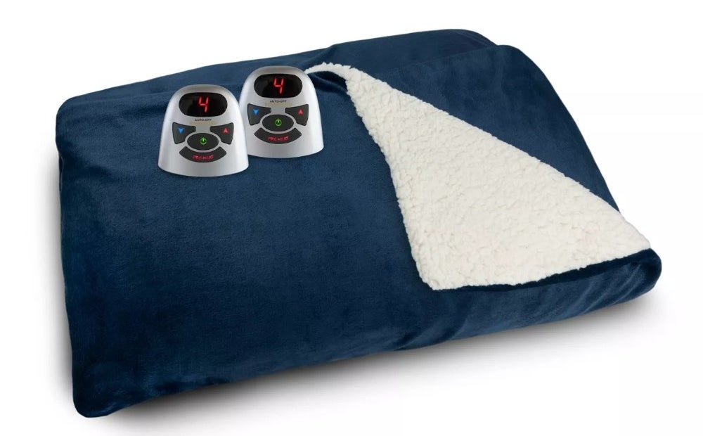 The electric blanket in the color Navy Blue