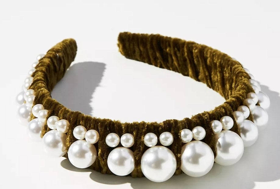 The velvet pearl-embellished headband