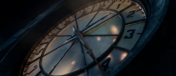 A giant clock set at 1:21 in &quot;The Amazing Spider-Man 2&quot;